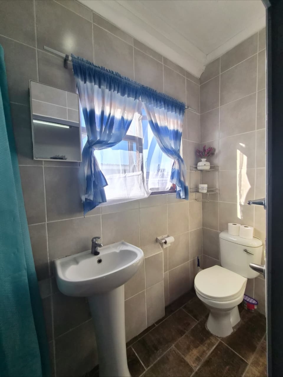 2 Bedroom Property for Sale in Stilbaai Oos Western Cape